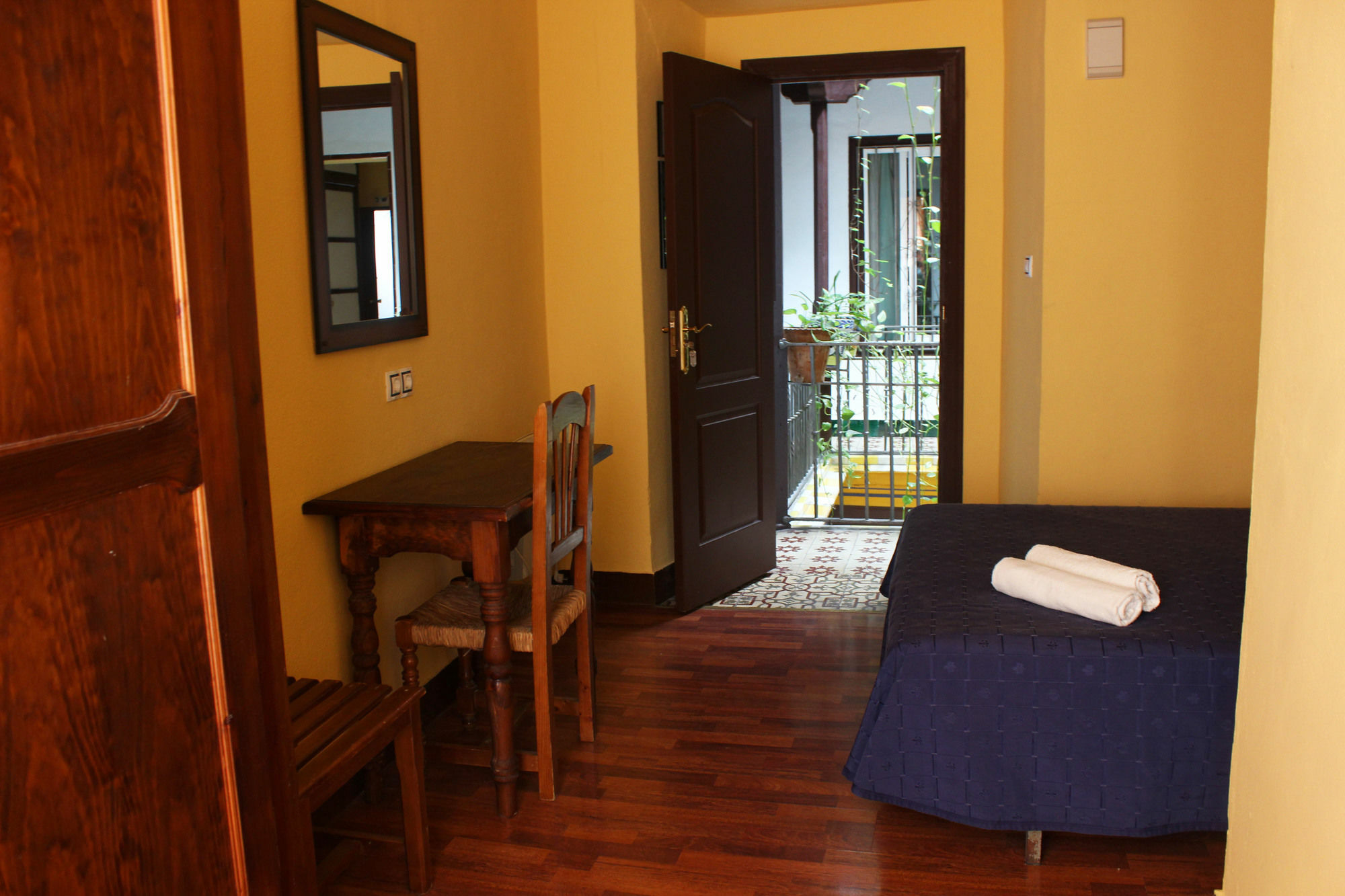 Pension Lisdos Sevilla Exterior foto