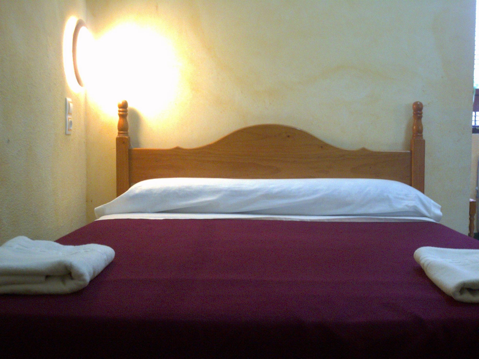 Pension Lisdos Sevilla Exterior foto