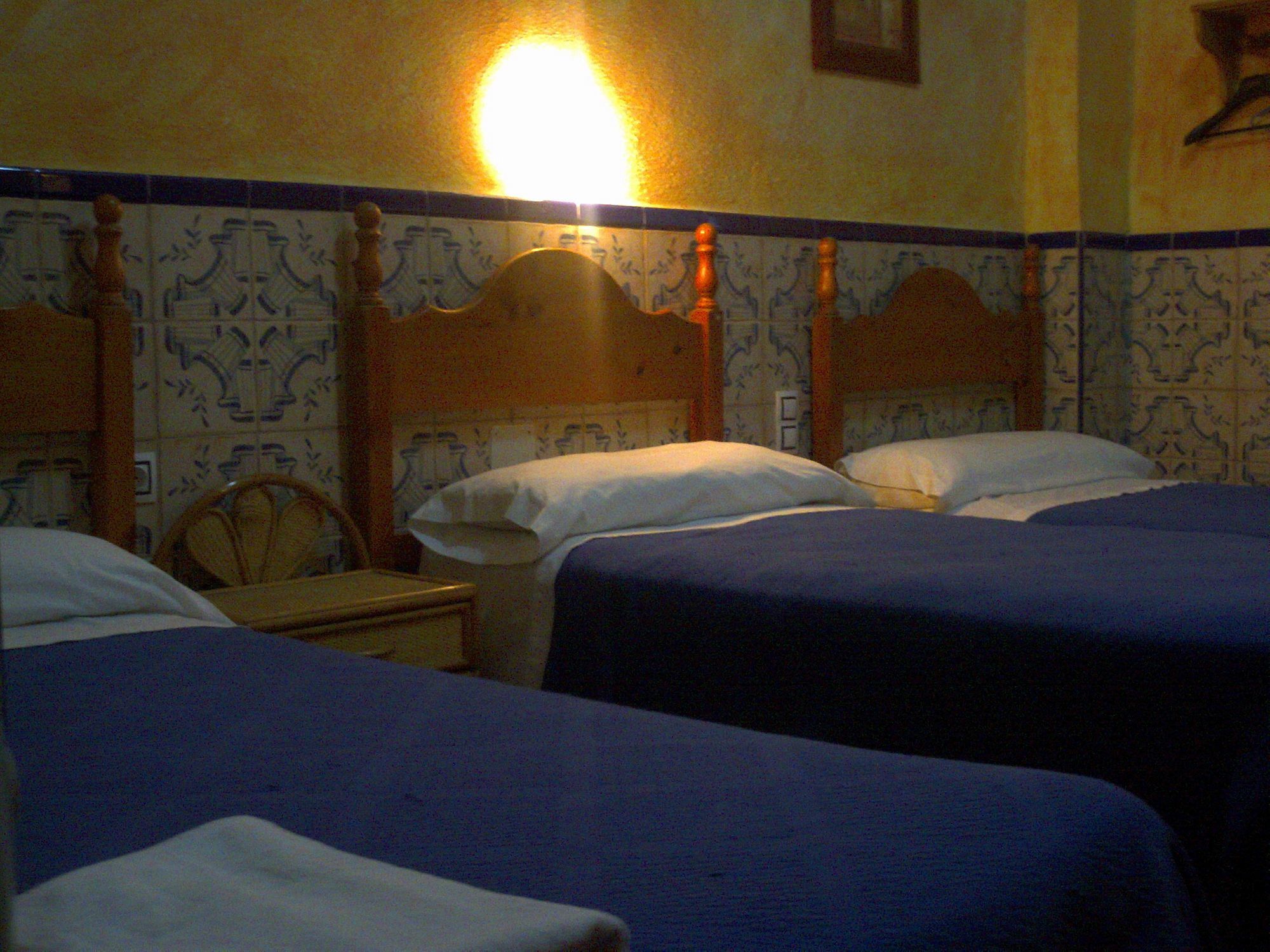 Pension Lisdos Sevilla Exterior foto